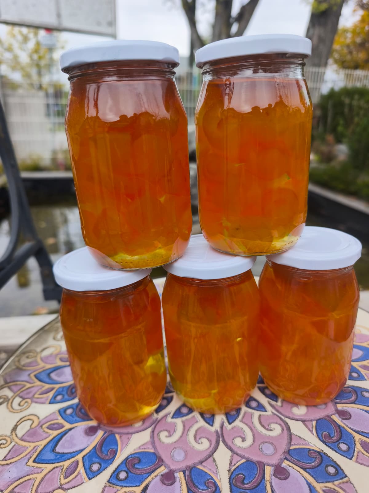 Bitterorangenmarmelade im Glas